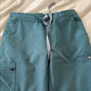 Figs yola skinny scrub pants